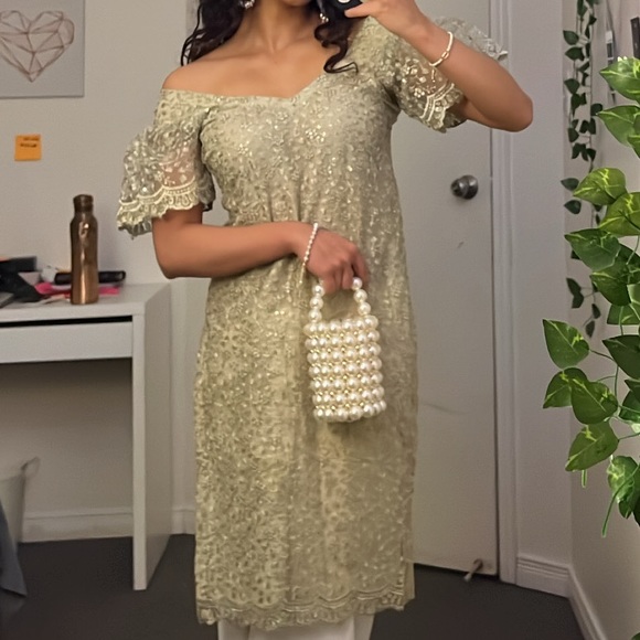 Beautiful embroidered Kurti/tunic top - Picture 2 of 4